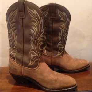 Like new women's Laredo cowboy boots size 8 1/2